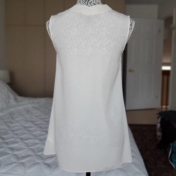 Off-white Sleeveless Top - Picture 2 of 7